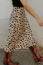 Load image into Gallery viewer, Slit Printed Midi Skirt
